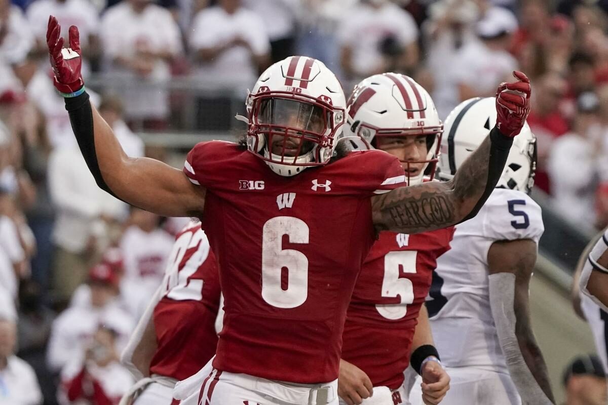 Wisconsin Badgers vs. Oklahoma State Cowboys - 12/27/2022 Free Pick & CFB Betting Prediction