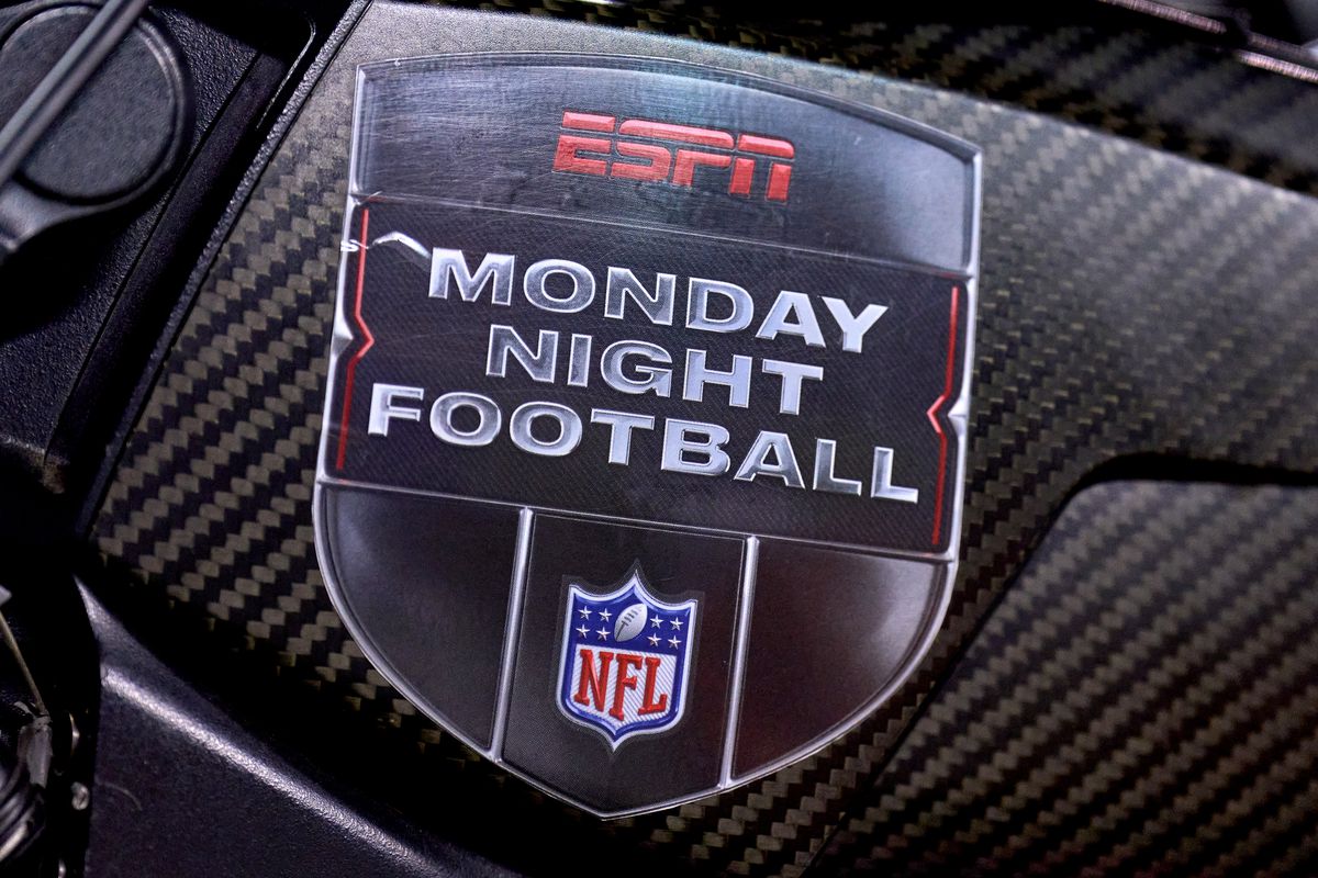 Best Monday Night Football Gambling Picks - Expert Handicappers - Sportsbooks