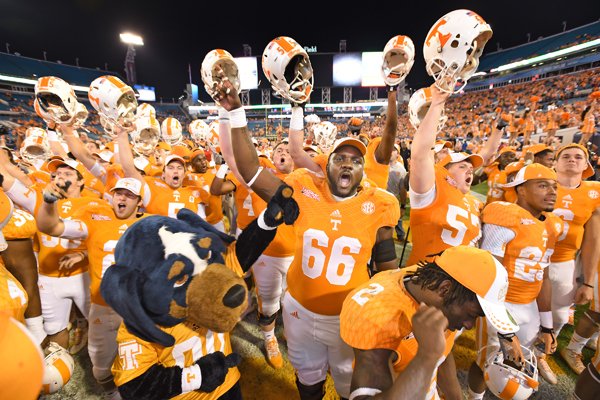 Arkansas vs. Tennessee - 10-3-2015 Free Pick & CFB Handicapping Lines Preview