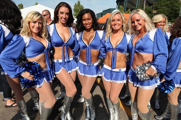NFL Week 17 Odds & Early Staff Picks for Every NFL Game This Week