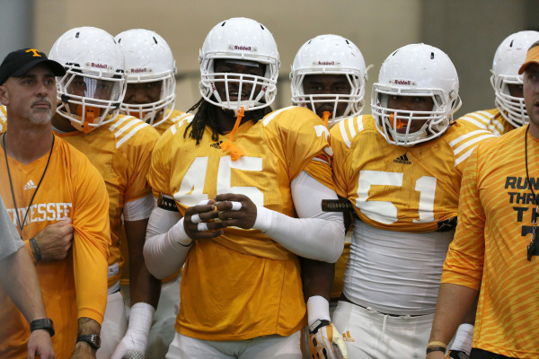 2016 Tennessee Volunteers Predictions & NCAA Football Gambling Odds