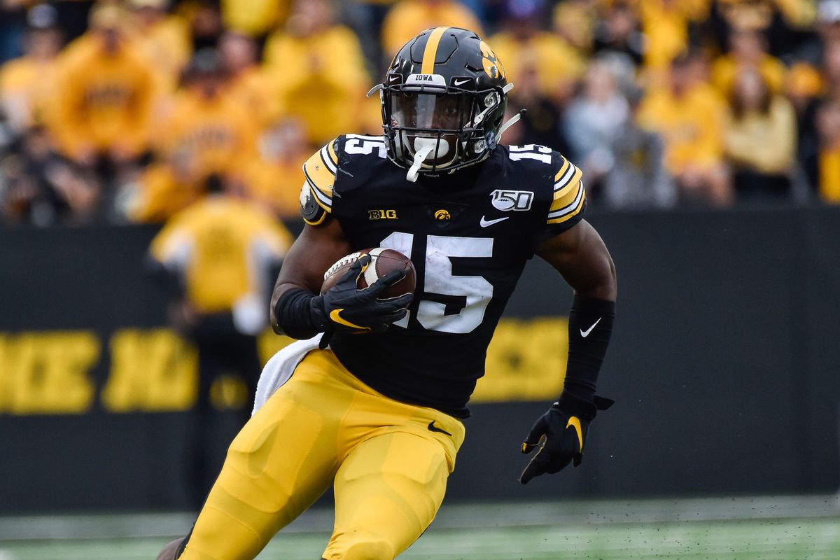 Iowa Hawkeyes vs. Kentucky Wildcats - 1/01/2022 Free Pick & CFB Betting Prediction