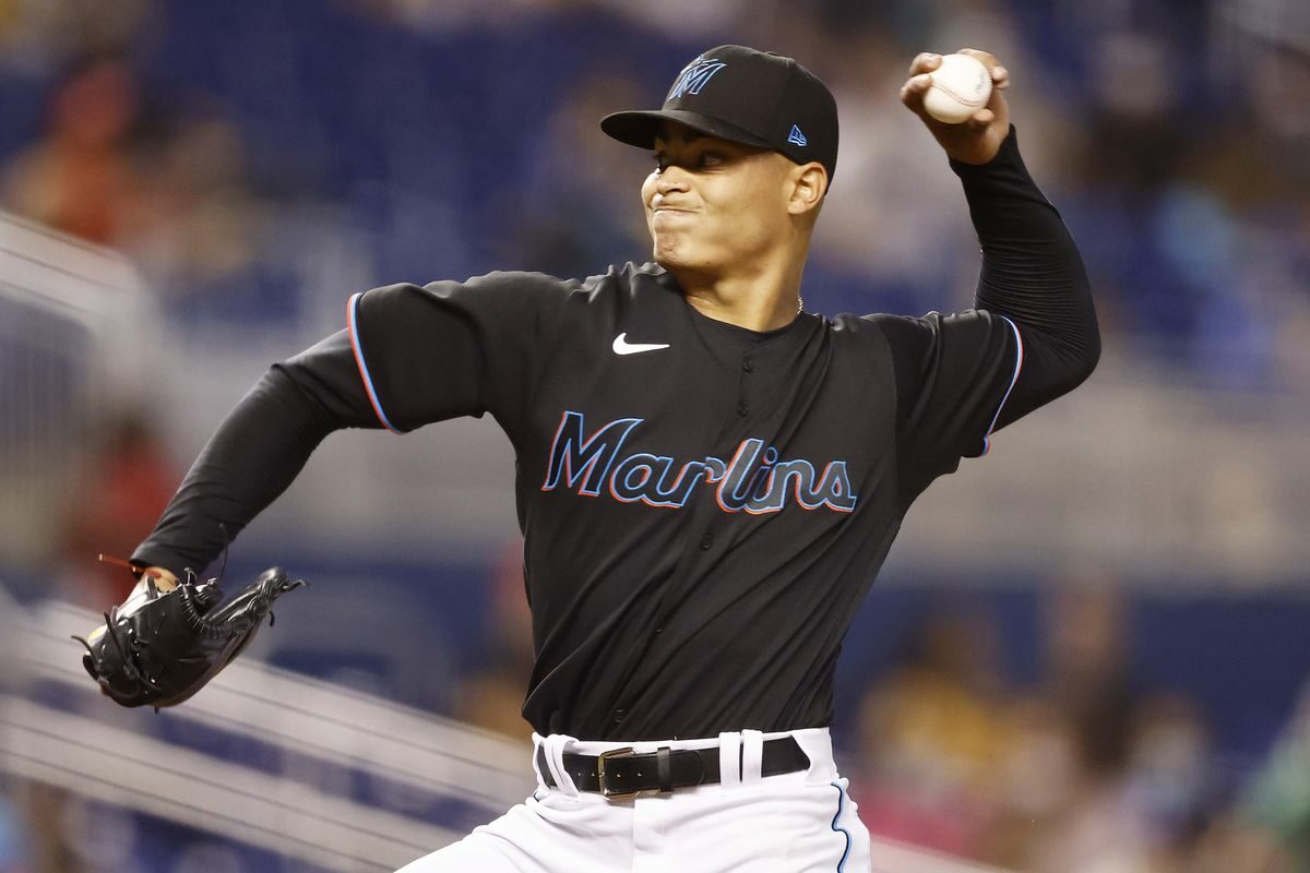 Milwaukee Brewers vs Miami Marlins- 05/15/2022 Free Pick & MLB Betting Prediction