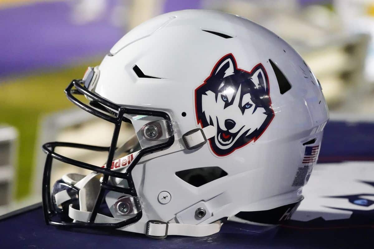 Liberty Flames vs. UConn Huskies - 11/12/2022 Free Pick & CFB Betting Prediction