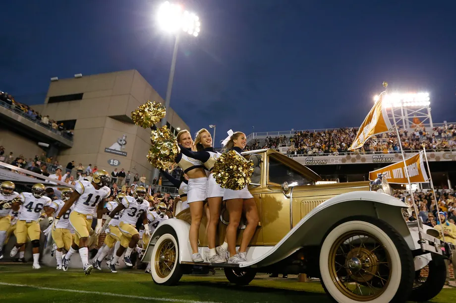 Louisville Cardinals vs. Tech Yellow Jackets 9123Free Pick, Odds