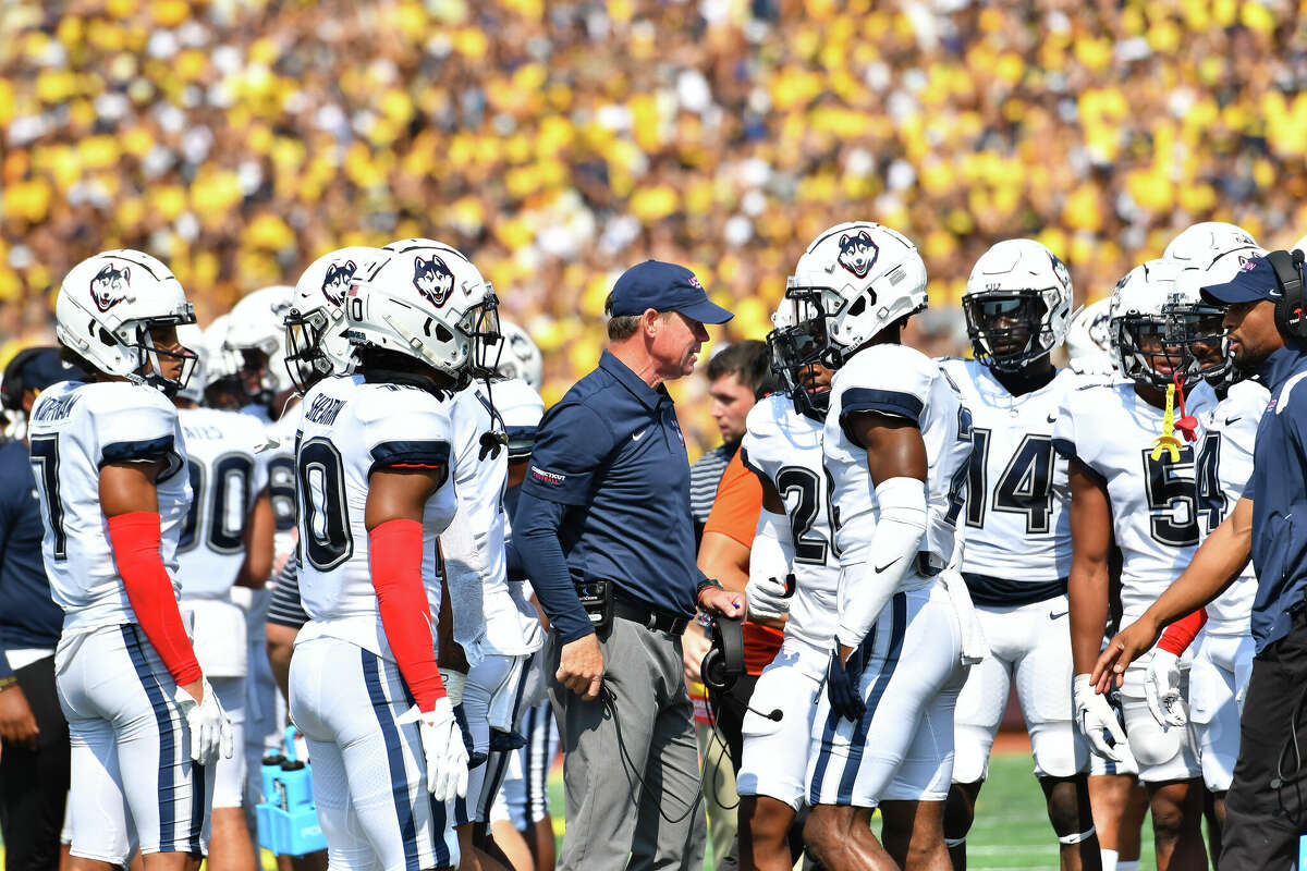 Georgia State Panthers vs. UConn Huskies 11/1/2024 Free Pick & CFB Betting Prediction