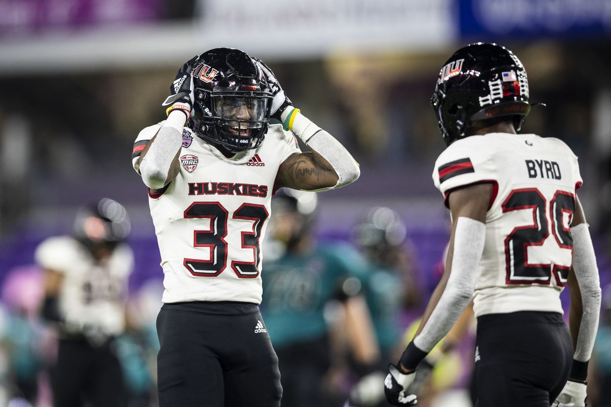 2023 Camellia Bowl – Arkansas State Red Wolves vs. Northern Illinois Huskies Free Pick & CFB Betting Prediction