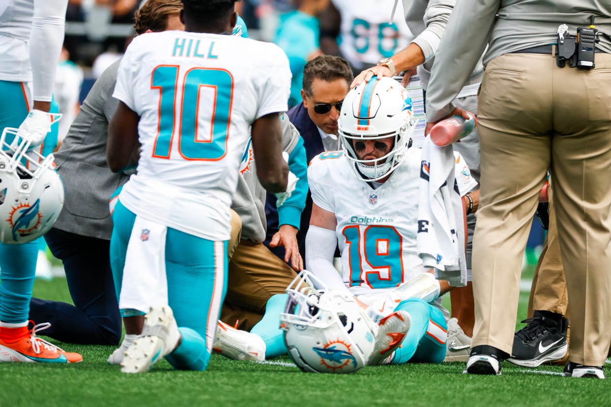 Tennessee Titans vs. Miami Dolphins 9/30/2024 Free Pick & NFL Betting Prediction